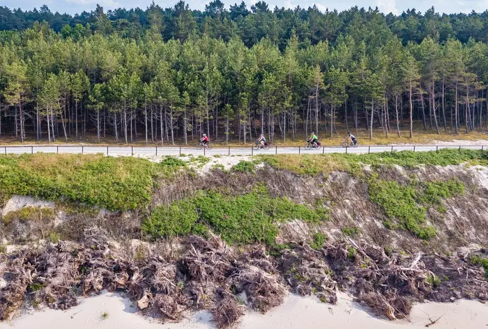 Trasy rowerowe na Mierzei Wiślanej: najpiękniejsze szlaki i atrakcje