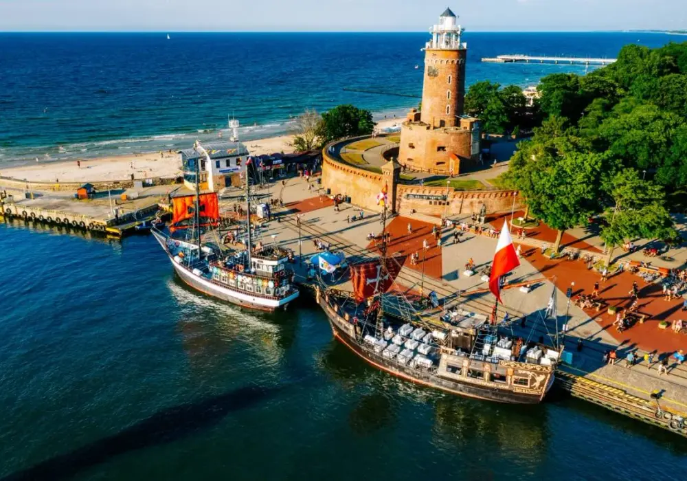 Kołobrzeg latarnia – ile schodów musisz pokonać, aby wejść na szczyt?