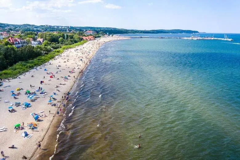 Czy w Kołobrzegu są sinice? Sprawdź, gdzie nie można pływać
