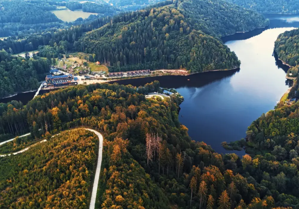 Jezioro Bystrzyckie - zapora, kładka i Zamek Grodno