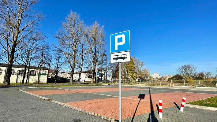 Ile kosztuje parking w Kołobrzegu? Sprawdź ceny i oferty parkingowe
