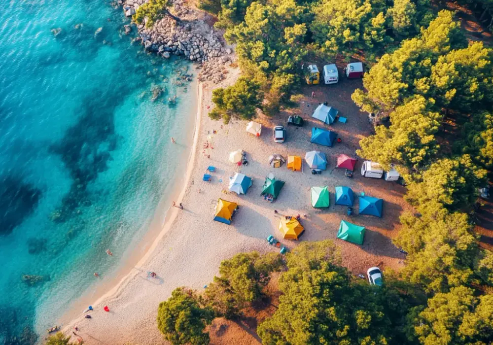Jakie pola namiotowe w Rowach są najbliżej plaży? Ceny i opinie!