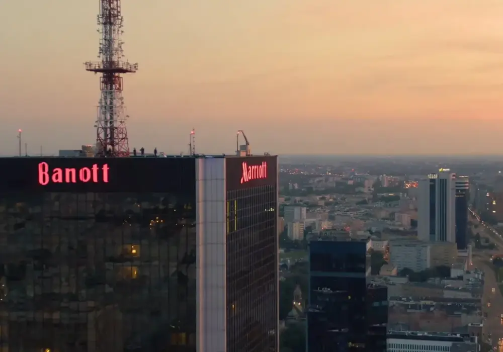 Hotel Marriott Warszawa - Ile pięter naprawdę ma ten budynek?