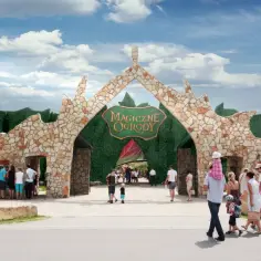 Wejście do Magicznych Ogrodów, jednego z 52 atrakcji dla dzieci w Polsce. Rodziny wchodzą do parku rozrywki.