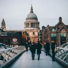 Wycieczka do Londynu samolotem z Warszawy: Praktyczny poradnik