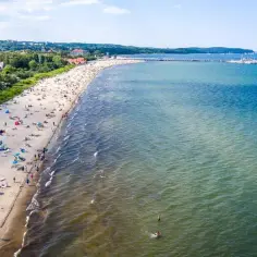 Czy w Kołobrzegu są sinice? Sprawdź, gdzie nie można pływać