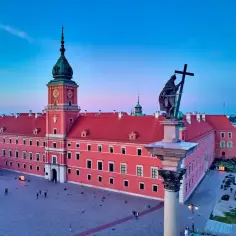 Zamek Królewski i Kolumna Zygmunta – jedne z najpiękniejszych, fajne miejsca w Warszawie o zachodzie słońca.