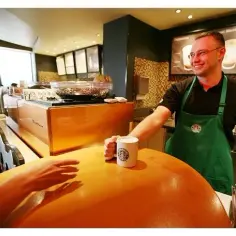 Czy w Kołobrzegu jest Starbucks? Sprawdź, gdzie napić się kawy