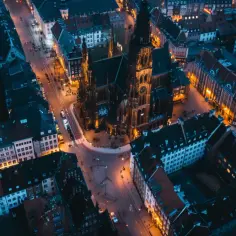 Gdańsk nocą: Czy warto odkrywać miasto po zmroku? Za i przeciw