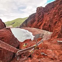 Red Beach Grecja: Magiczna Czerwona Plaża na Santorini
