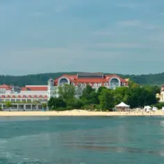 Noclegi przy plaży w Sopocie: Jak znaleźć najlepsze miejsce na urlop?