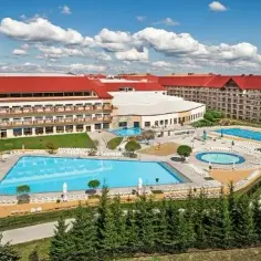 Ile gwiazdek ma hotel Gołębiewski w Mikołajkach? Sprawdź jego jakość