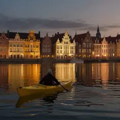 Gdańsk z nowej perspektywy: Dlaczego zwiedzać miasto kajakiem?