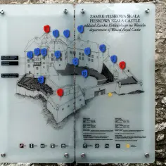 Plan zamku Pieskowa Skała z zaznaczonymi atrakcjami. Odkryj pieskowa skała atrakcje i zaplanuj zwiedzanie.