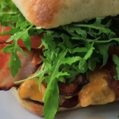 Gdzie zjeść w Rydze: 10 najlepszych restauracji na każdą kieszeń