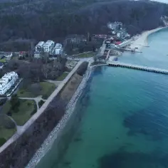 Co sprawia, że plaża Orłowo w Gdyni jest tak niezwykle popularna?