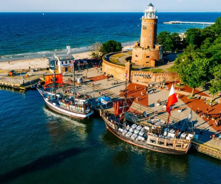 Kołobrzeg latarnia – ile schodów musisz pokonać, aby wejść na szczyt?