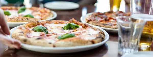 Najlepsze restauracje w Neapolu: smaki włoskiej kuchni