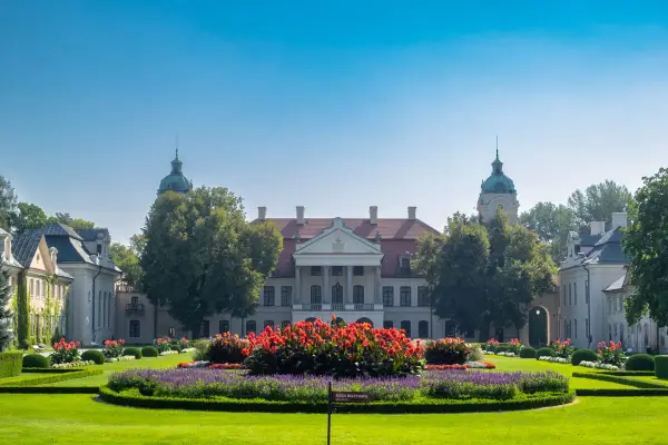 Kozłówka - Jak zaplanować zwiedzanie? Pałac, park, socrealizm