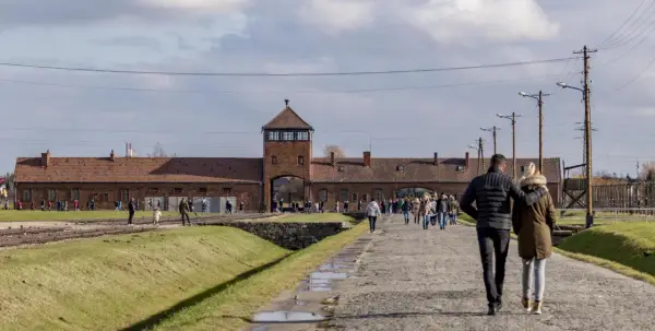 Auschwitz - Jak zwiedzać indywidualnie? Plan na wartościową wizytę